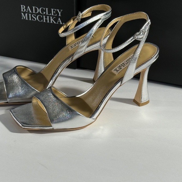 Badgley Mischka Women's Cady Sandals 8 Silver Leather Square Toe High Heel NEW - Picture 3 of 12